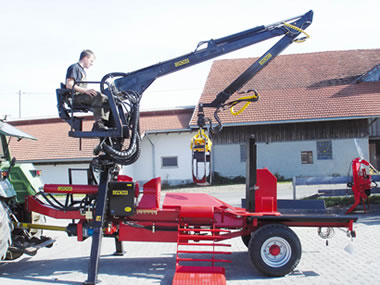 GROWIAN III Waagrechtspalter mit Aufsitz-Kran GROWI - GSW 40 F KA 6,3 Turbo mit Zapfwellenantrieb auf Fahrgestell